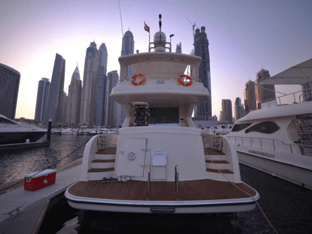 gallivant yacht dubai